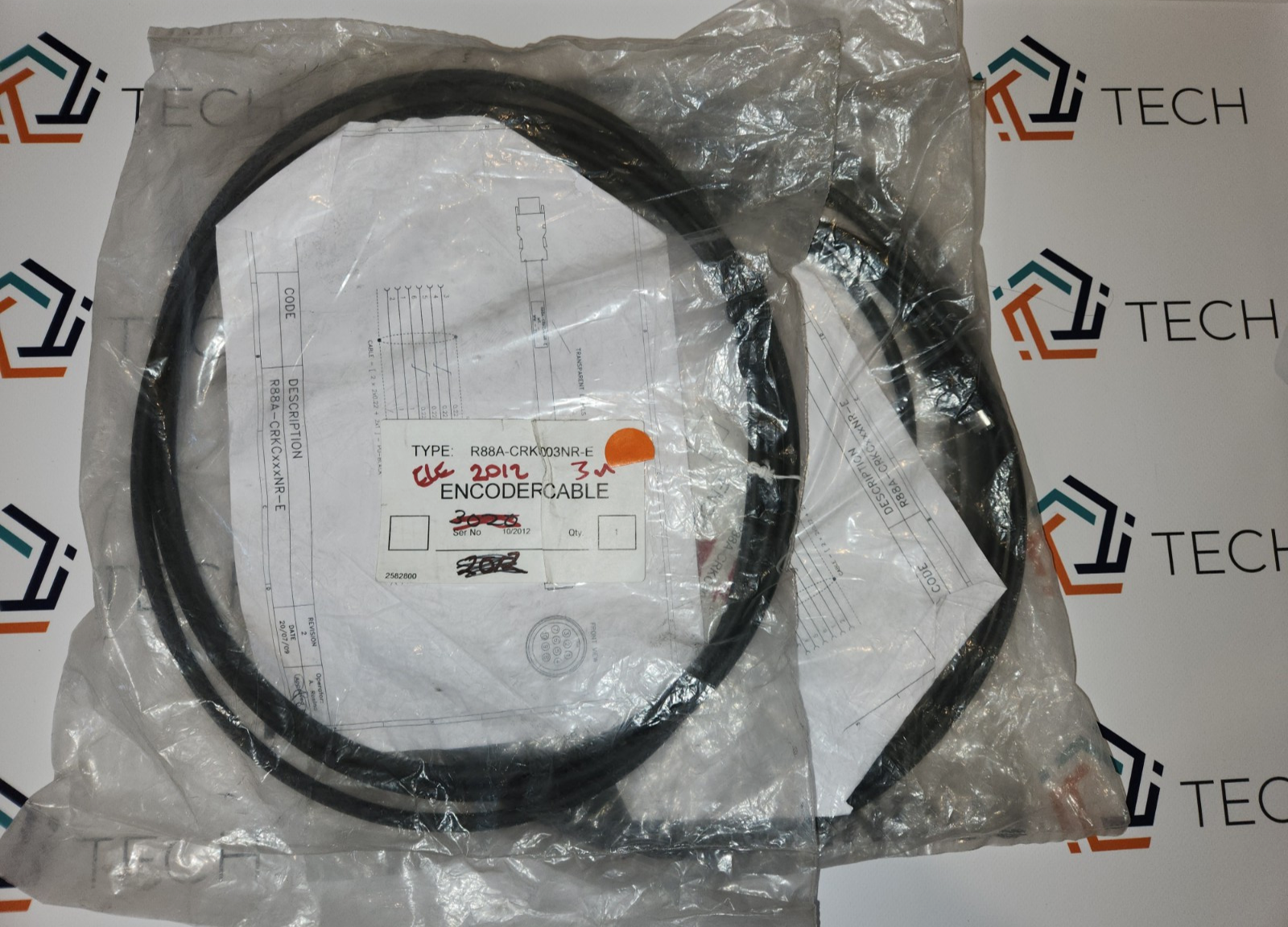 NEW R88A-CRKC003NR-E ENCODER CABLE AC SERVO OMRON*