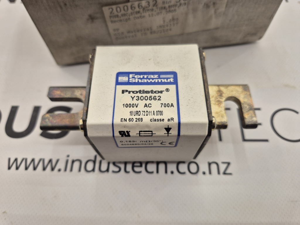 Ferraz Shawmut Y300562 Protistor Semiconductor Fuse 700A; PC72UD10C700D1A