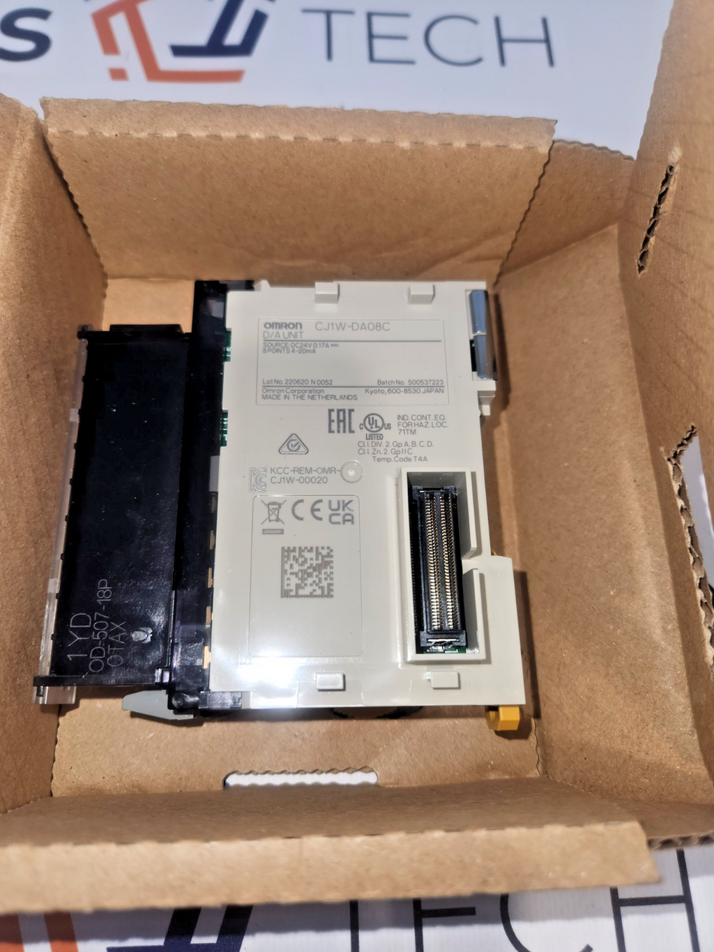 Omron New CJ1WDA08C OMRON CJ1W-DA08C