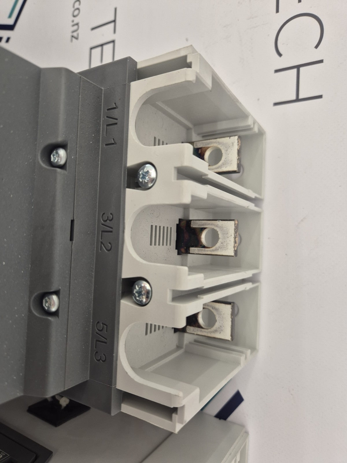 ABB CONTACTOR 3P 305A 600V AF305-30