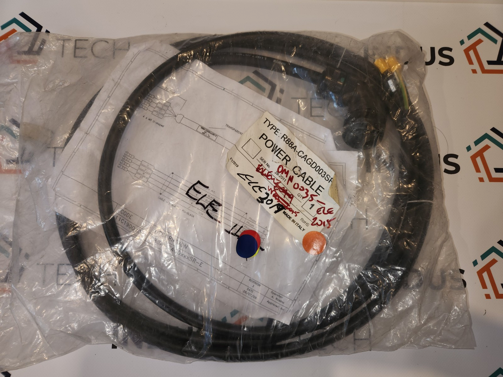 NEW motor power cord R88A-CAGD003SR-E 3m