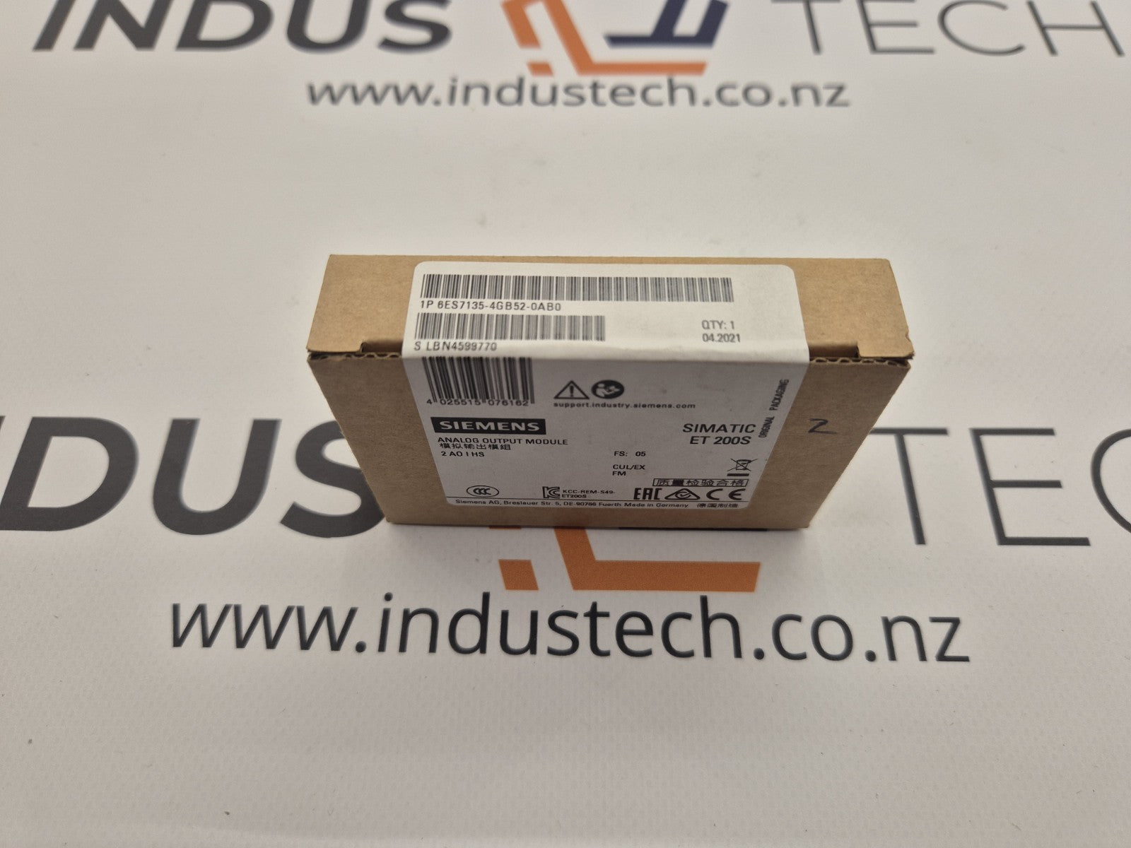 Siemens 6ES7135-4GB52-0AB0 ANALOG OUTPUT MODULE 6ES7 135-4GB52-0AB0