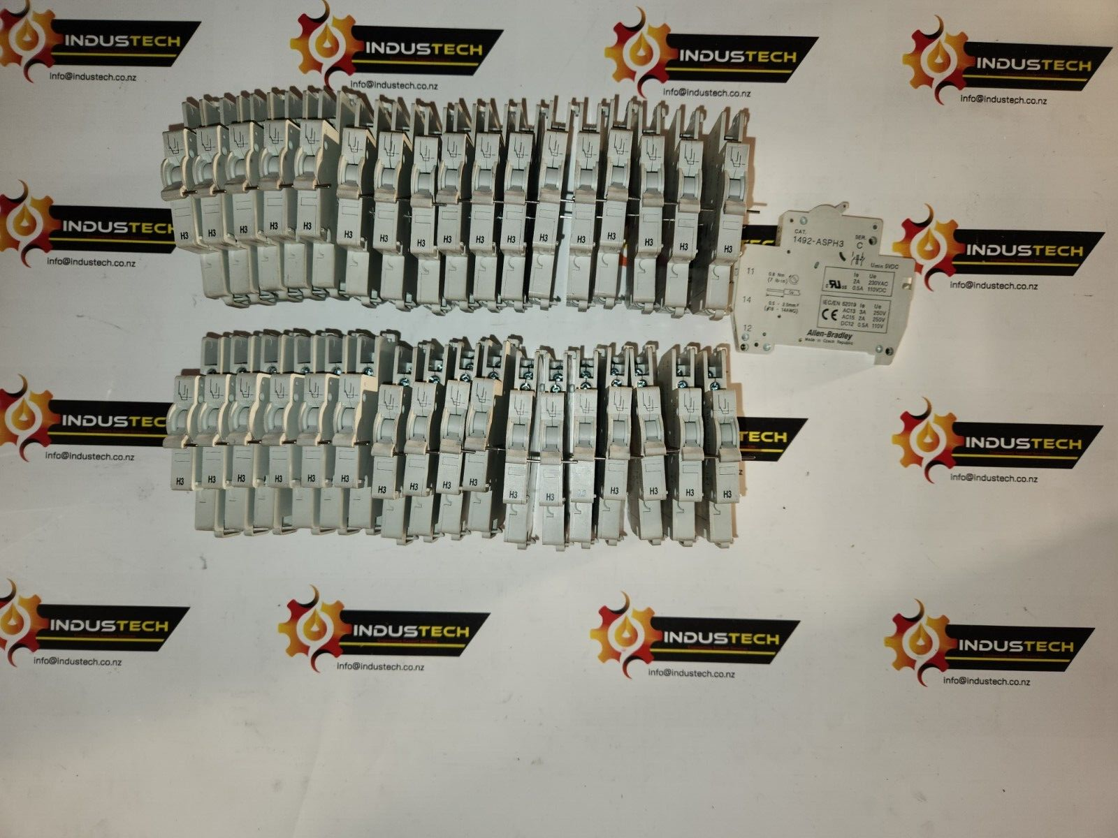 ALLEN BRADLEY 1492-ASPH3 SERIES C CONTACT BLOCK ***LOT OF 35***