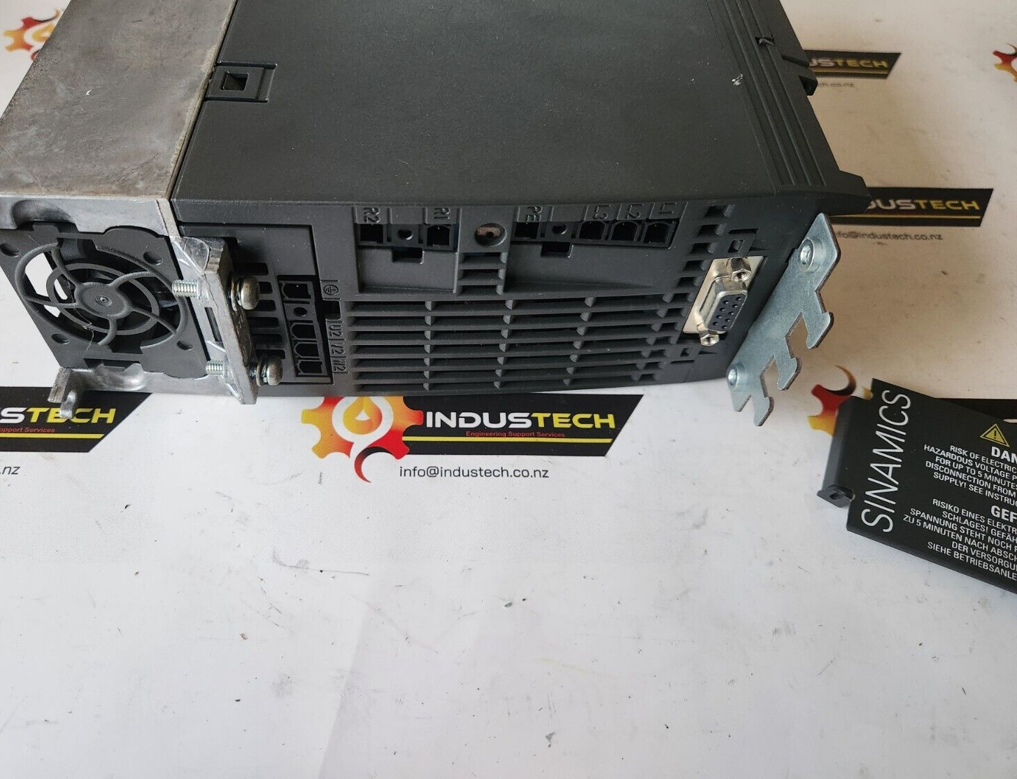 Siemens 6SL3210-1KE12-3AP0 SINAMICS G120C RATED POWER 0,75KW