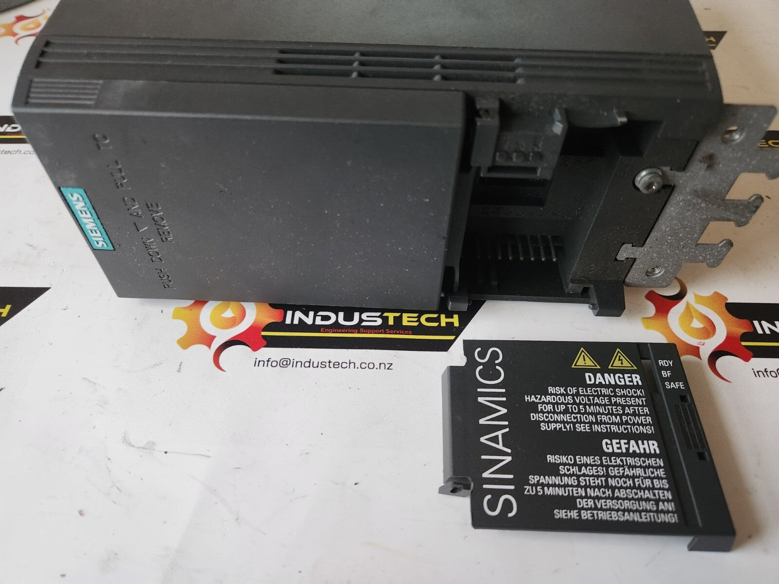 Siemens 6SL3210-1KE12-3AP0 SINAMICS G120C RATED POWER 0,75KW