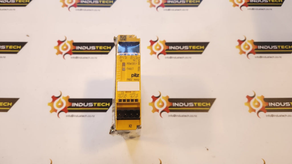 pilz PNOZ-mo4p 773536, PN0Z-m04p, Safety Relay, New in Plastic