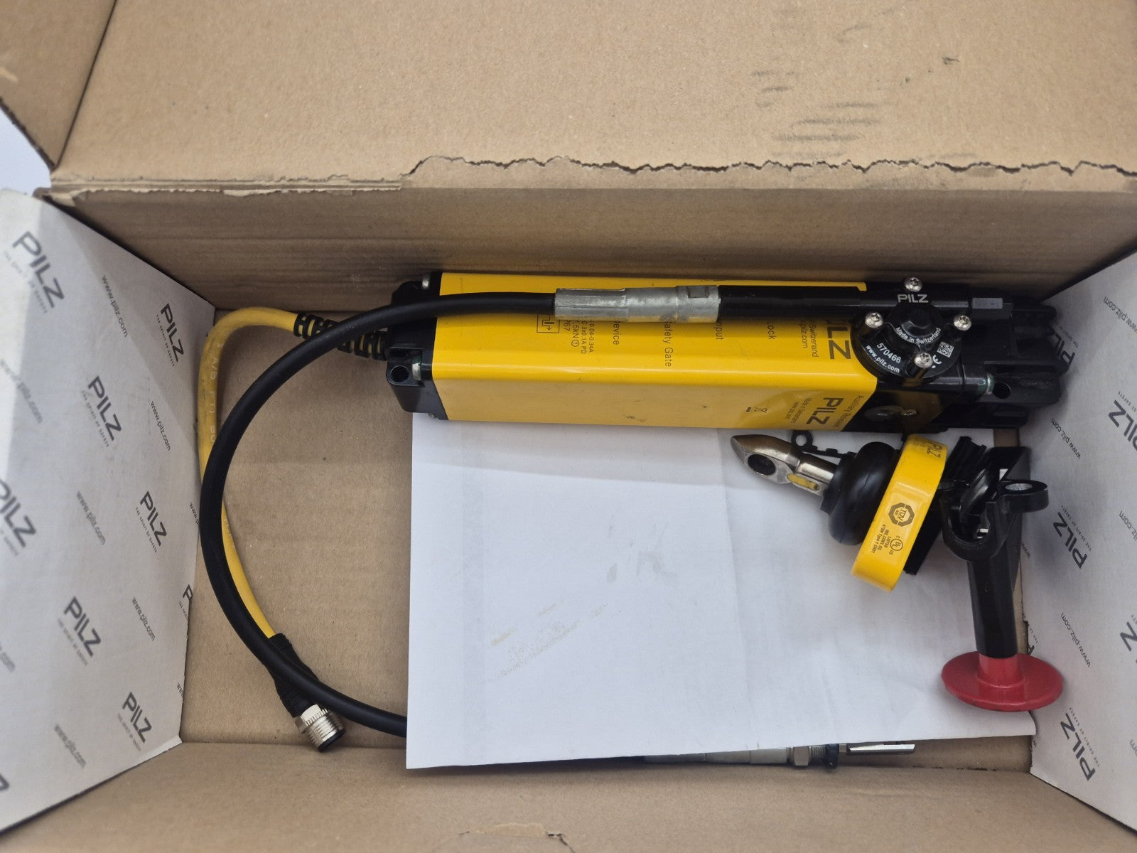 PILZ 570400 PSEN ml b 1.1 unit SAFETY  LOCKING DEVICE PLUS 570466
