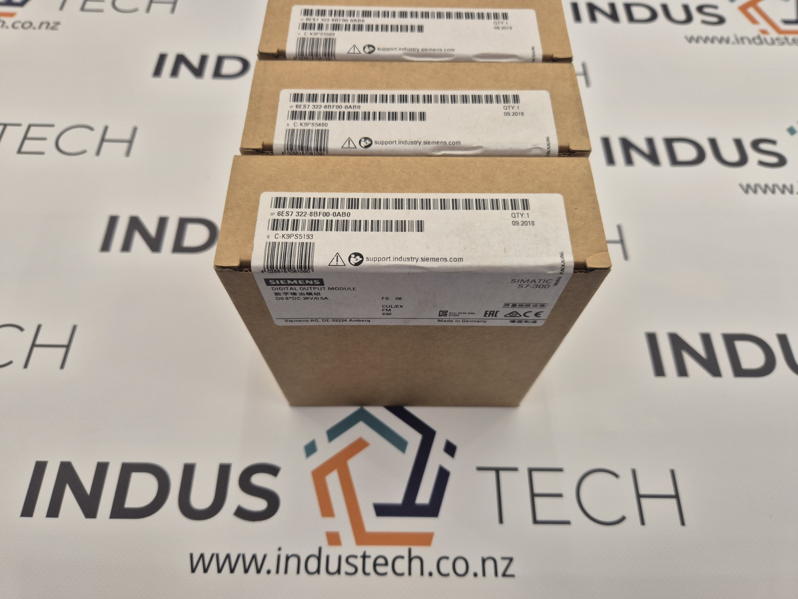 SIEMENS 6ES7322-8BF00-0AB0 Digital output module
