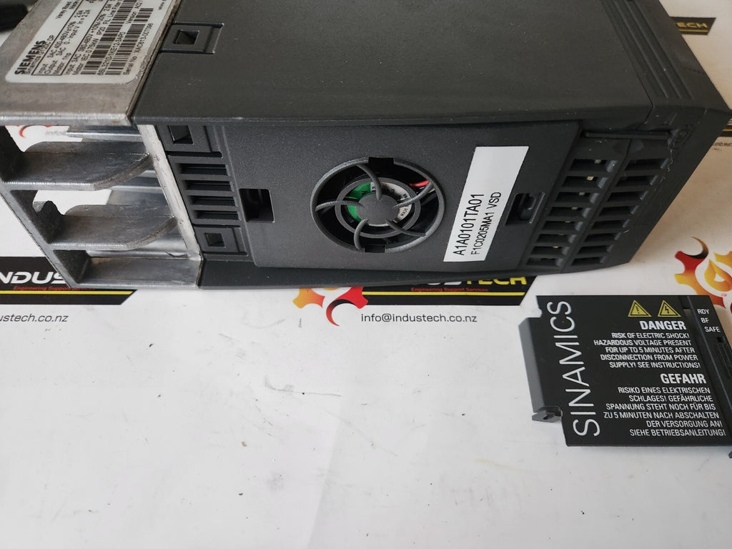 Siemens 6SL3210-1KE12-3AP0 SINAMICS G120C RATED POWER 0,75KW