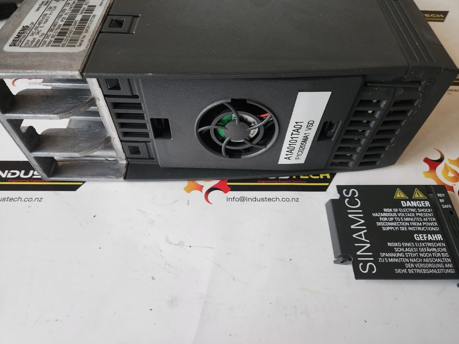 Siemens 6SL3210-1KE12-3AP0 SINAMICS G120C RATED POWER 0,75KW