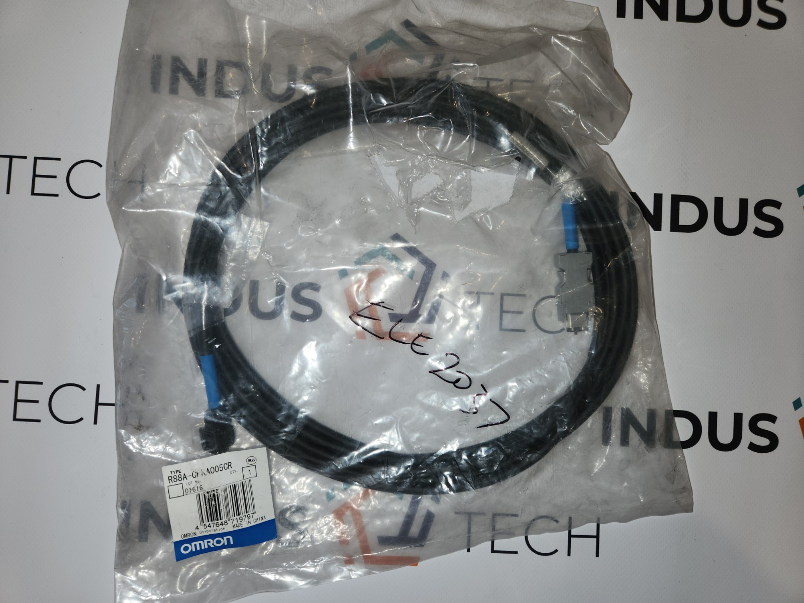 Omron cable R88A-CRKA005CR