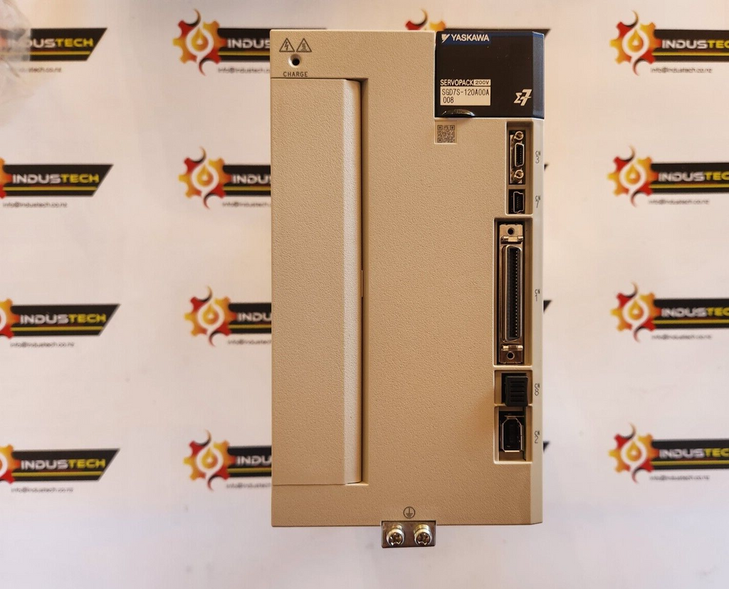 New in box Yaskawa SGD7S-120A00A008 AC Servo Drive