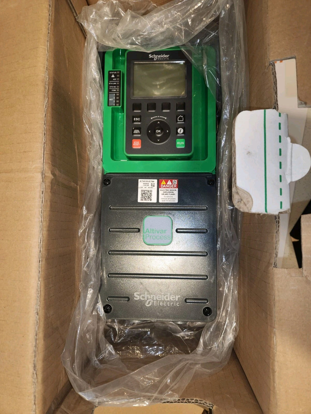 NEW OPEN BOX Schneider Electric ATV630U07N4 Variable Frequency Drive 480v AC 1HP